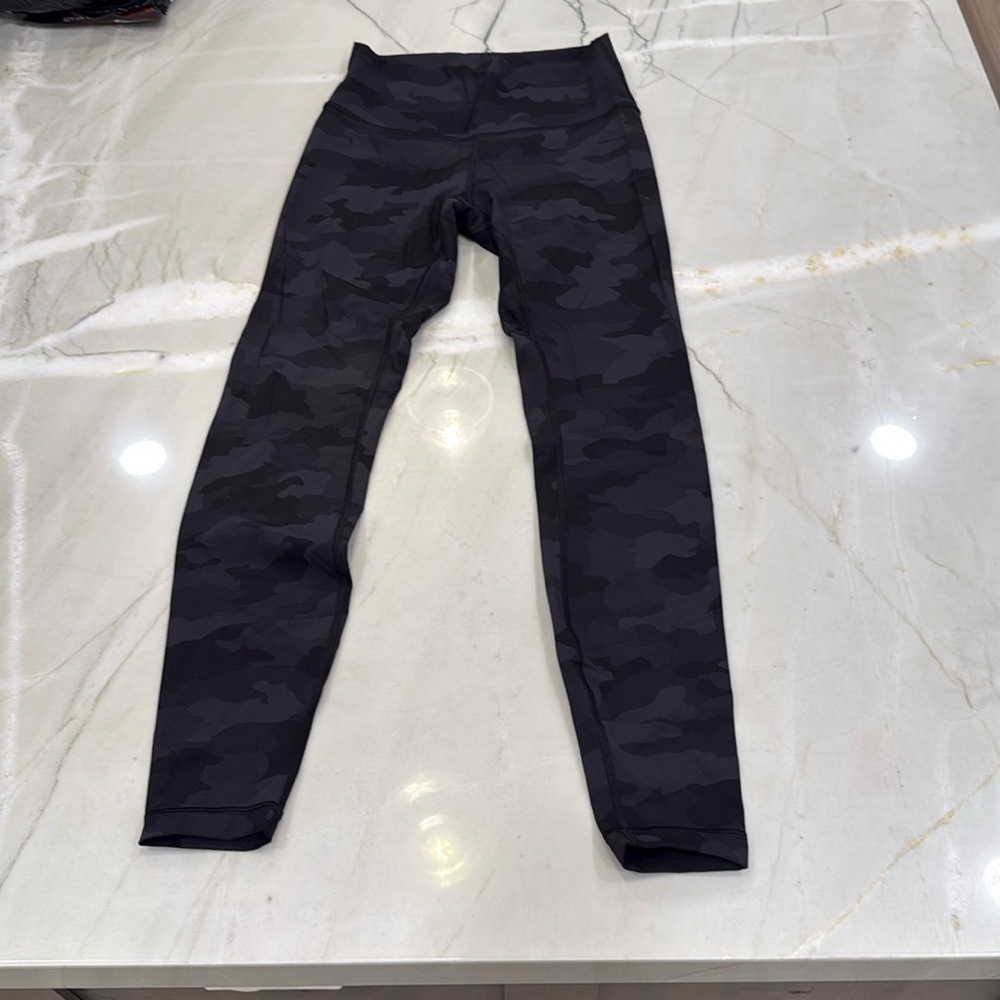 LULULEMON Wunder Under 28" size 6